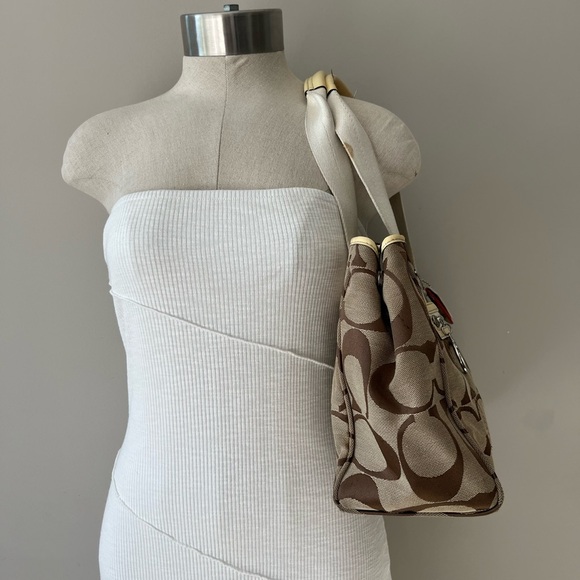 Coach Daisy signature tote tan brown yellow shoulder bag - Picture 2 of 11